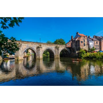 Lais Puzzle - Ein Blick durch das von Bäumen gesäumte Ufer auf die Elvet Bridge in Durham, UK im Sommer - 2.000 Teile