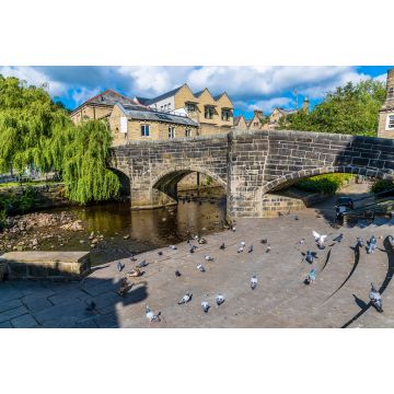 Lais Puzzle - Ein Blick auf die ursprüngliche Brücke in Hebden Bridge, Yorkshire, Vereinigtes Königreich, zur Sommerzeit - 2.000 Teile