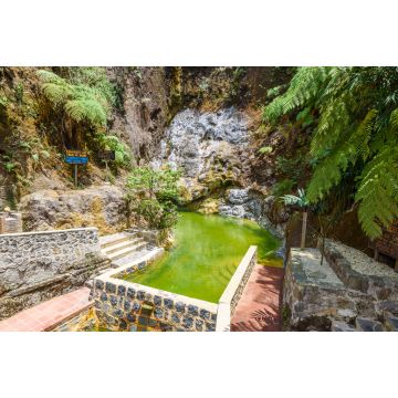Lais Puzzle - Natürlicher Pool von Fuentes Georginas - heiße Quellen in der Umgebung von Zunil und Quetzaltenango - Xela, Guatemala - 2.000 Teile
