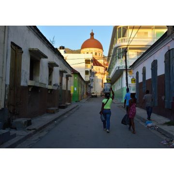 Lais Puzzle - Kuppel der von der Morgensonne beleuchteten Kirche, Cap Haitien, Republik Haiti - 1.000 Teile