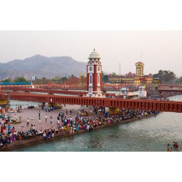 Lais Puzzle - Heilige Ghats und Tempel in Haridwar, Indien, heilige Stadt der Hindu-Religion. Pilger beim Beten und Baden im Ganges-Fluss - 2.000 Teile