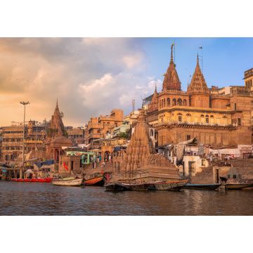 Lais Puzzle - Die Stadt Varanasi mit ihren alten architektonischen Gebäuden und Tempeln entlang des Ganges, von einem Boot aus bei Sonnenuntergang betrachtet - 1.000 Teile