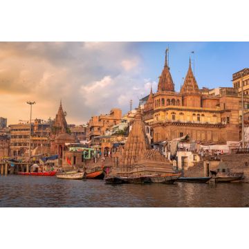Lais Puzzle - Die Stadt Varanasi mit ihren alten architektonischen Gebäuden und Tempeln entlang des Ganges, von einem Boot aus bei Sonnenuntergang betrachtet - 2.000 Teile