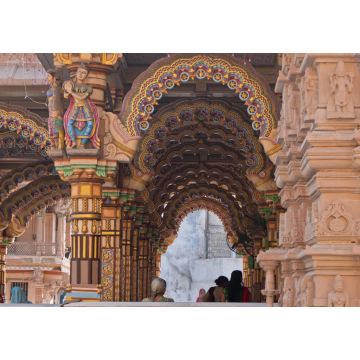 Lais Puzzle - Die bunt verzierten Bögen aus burmesischem Teakholz in einem Hindu-Tempel in Ahmedabad, Indien - 1.000 Teile
