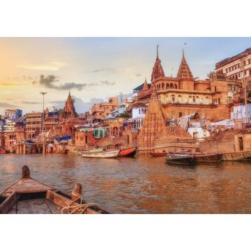 Lais Puzzle - Ghat am Ganges in Varanasi mit antiker Architektur, betrachtet von einem Boot auf dem Fluss bei Sonnenuntergang - 1.000 Teile