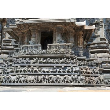 Lais Puzzle - Fassade und dekorative Friese mit Tierfiguren, Chennakeshava-Tempel. Belur, Karnataka. Ansicht von Südosten - 2.000 Teile