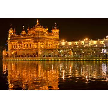 Lais Puzzle - Goldener Tempel Amritsar Punjab Harmandir Sahib Gurdwara bei Nacht Ansicht mit Lichtern. Gegründet von Guru Nanak Dev, ist dies der heiligste Sikh-Schrein der Welt und einer der reichsten indischen Tempel - 2.000 Teile