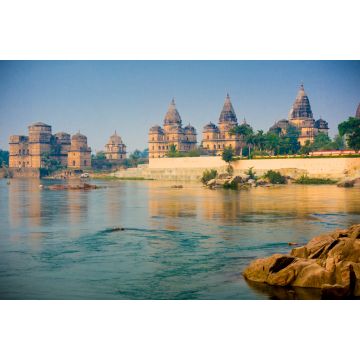 Lais Puzzle - Blick auf die königlichen Kenotaphen (Chhatris) von Orchha über den Betwa-Fluss. Orchha, Madhya Pradesh, Indien - 2.000 Teile