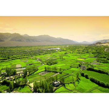 Lais Puzzle - Luftaufnahme vom Aussichtspunkt des Klosters Thiksey auf die umliegenden Himalaya-Berge und Dörfer in Ladakh. Kaschmir, Indien - 1.000 Teile