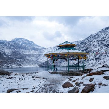 Lais Puzzle - Tsomgo (Changu) See. Ein heiliger natürlicher Gletschersee auf dem Gipfel eines Berges in Gangtok, Ost-Sikkim, Indien - 1.000 Teile