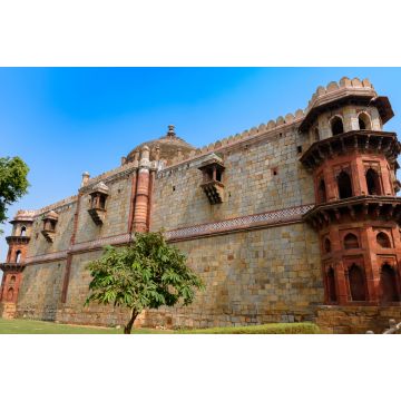 Lais Puzzle - Die Rückseite der einkuppeligen Qila-i-Kuna-Moschee, die 1541 von Sher Shah erbaut wurde, ist ein hervorragendes Beispiel für ein vormogulisches Design. Sie befindet sich in der Purana Quila, in Delhi, Indien - 2.000 Teile