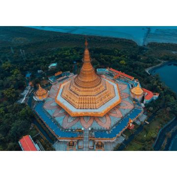 Lais Puzzle - Die Global Vipassana Pagoda ist eine Meditationskuppelhalle mit einer Kapazität für etwa 8.000 Vipassana-Meditierende in der Nähe von Gorai, nordwestlich von Mumbai, Maharashtra, Indien - 1.000 Teile