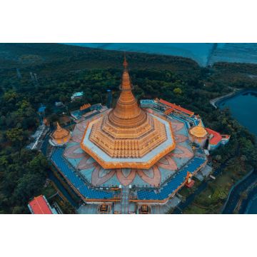 Lais Puzzle - Die Global Vipassana Pagoda ist eine Meditationskuppelhalle mit einer Kapazität für etwa 8.000 Vipassana-Meditierende in der Nähe von Gorai, nordwestlich von Mumbai, Maharashtra, Indien - 2.000 Teile