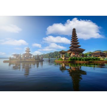 Lais Puzzle - Pura Ulun Danu Bratan, Hindu-Tempel mit Boot in der Bratan-See-Landschaft vor blauem Himmel auf Bali, Indonesien - 1.000 Teile