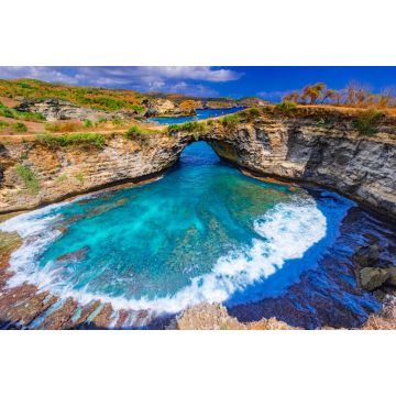 Lais Puzzle - Broken Beach und Billabong Beach felsige Bucht mit himmelblauem Meerwasser und blauem Himmel, östlich in Nusa Penida Insel, Bali Island, Indonesien - 2.000 Teile