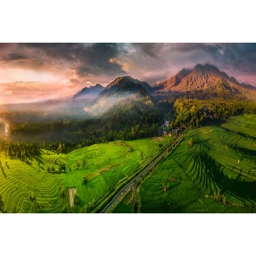 Lais Puzzle - Schöne Luftaufnahme der Gebirgskette in Sumatera mit erstaunlichem Himmel im Norden des Dorfes Bengkulu, Indonesien - 2.000 Teile