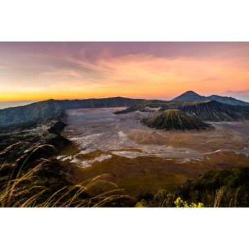 Lais Puzzle - Sonnenaufgang auf dem Vulkan Bromo, Batok, Semeru. Bromo ist ein aktiver Vulkan und Teil des Tengger-Massivs in der Tengger-Caldera in Ost-Java, Indonesien. Bromo-Tengger-Semeru-Nationalpark. Aussichtspunkt Penanjakan - 2.000 Teile