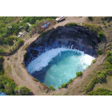 Lais Puzzle - Großes Loch exotisches Ziel tropische Reise Urlaub Natur Ozean Wellen Blautöne Paradies Bali Erhaltung Natur Vegetation Wald Klippe Meer Reise Indonesien Sommer - 1.000 Teile