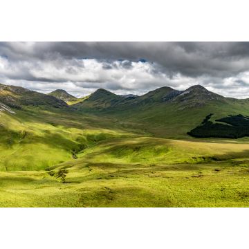 Lais Puzzle - Blick auf ein grünes Tal im irischen Connemara-Nationalpark mit den Twelve Bens Mountains im Hintergrund - 2.000 Teile