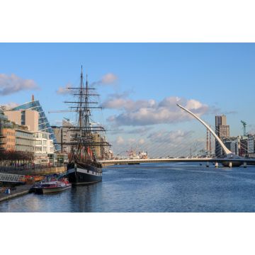 Lais Puzzle - Blick auf den Fluss Liffey, die Samuel-Beckett-Brücke und das Jeanie-Johnston-Hungerschiff in Dublin. Irland - 2.000 Teile