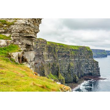 Lais Puzzle - Schöne Aussicht auf einen Teil der Cliffs of Moher, Geosites und Geopark, Wild Atlantic Way, Regentag in der Grafschaft Clare in Irland - 2.000 Teile