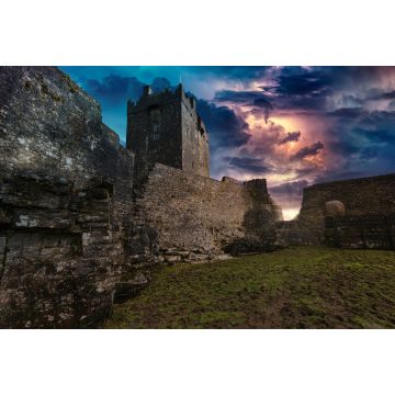Lais Puzzle - Eine alte Burg in Irland mit einer Sturm- und Blitzlandschaft - 2.000 Teile