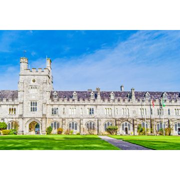 Lais Puzzle - Frontansicht der Long Hall und des Uhrenturms des University College Cork, Irland - 2.000 Teile