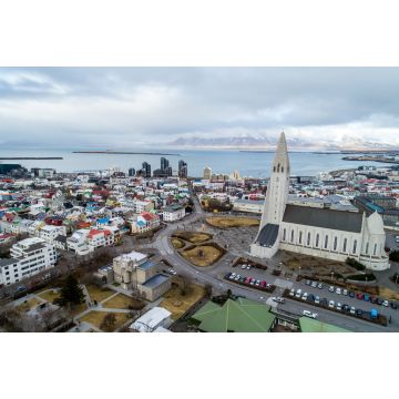 Lais Puzzle - die berühmte Kathedrale Hallgrimskirkja und die Stadt Reykjavik in Island - 2.000 Teile