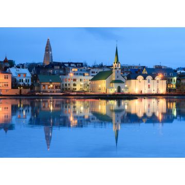 Lais Puzzle - Schöne Spiegelung des Stadtbilds von Reykjavik im See Tjornin zur blauen Stunde im Winter - 1.000 Teile