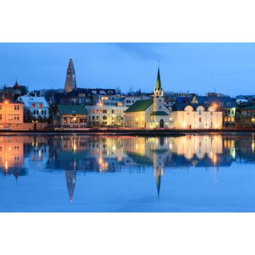 Lais Puzzle - Schöne Spiegelung des Stadtbilds von Reykjavik im See Tjornin zur blauen Stunde im Winter - 2.000 Teile
