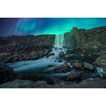 Lais Puzzle - Nordlichter/Aurora Borealis tanzen nachts über dem berühmten Oxarafoss-Wasserfall im Thingvellir-Nationalpark in Reykjavik - 2.000 Teile