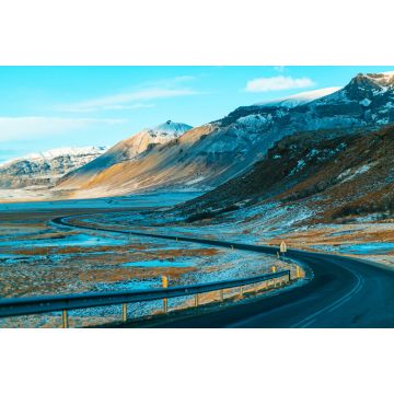 Lais Puzzle - Atemberaubende Winterlandschaft in Island. Blick von der Straße aus. Ungewöhnliche Schönheit der Natur - 2.000 Teile