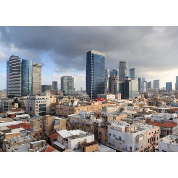 Lais Puzzle - Skyline-Panorama der Stadt Tel Aviv mit dunklen Gewitterwolken und städtischen Wolkenkratzern am Morgen, Israel - 1.000 Teile