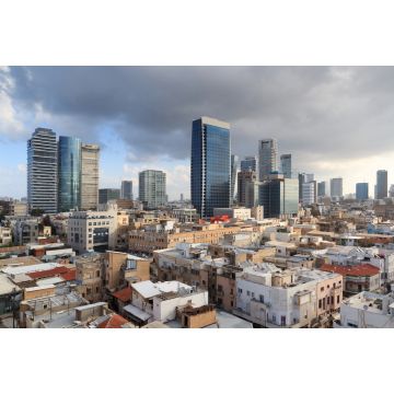 Lais Puzzle - Skyline-Panorama der Stadt Tel Aviv mit dunklen Gewitterwolken und städtischen Wolkenkratzern am Morgen, Israel - 2.000 Teile