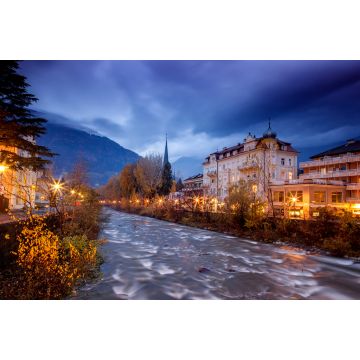 Lais Puzzle - Meran, eine wunderschöne Stadt in den alpinen Bergen Südtirols - 2.000 Teile