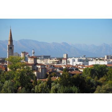 Lais Puzzle - Stadtbild von Pordenone, Stadt in der autonomen Region Friaul in Italien - 2.000 Teile