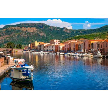 Lais Puzzle - Bosa, Sardinien, Italien - Panoramablick auf die Altstadt von Bosa am Temo-Flussufer mit bunten Mietshäusern und Booten - 2.000 Teile