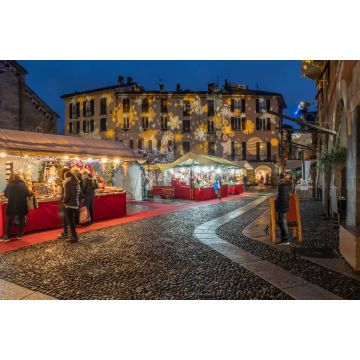 Lais Puzzle - Weihnachtsmärkte im historischen Zentrum von Como, Italien. Weihnachtsbeleuchtung und -dekoration - 2.000 Teile