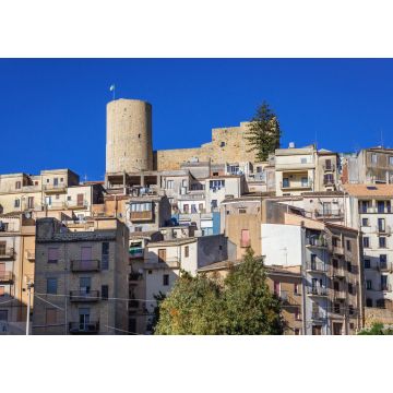 Lais Puzzle - Historischer Teil und Schlossturm von Salemi, einer kleinen Stadt in der Provinz Trapani auf der Insel Sizilien in Italien - 1.000 Teile