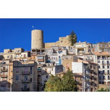 Lais Puzzle - Historischer Teil und Schlossturm von Salemi, einer kleinen Stadt in der Provinz Trapani auf der Insel Sizilien in Italien - 2.000 Teile