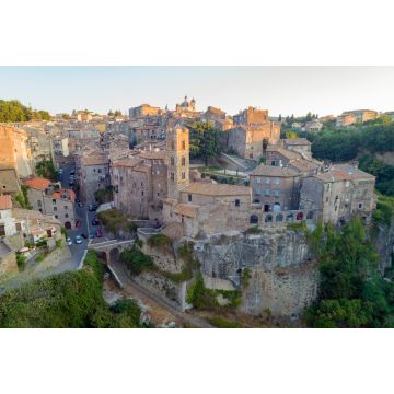 Lais Puzzle - Ronciglione ein Dorf in Viterbo. Straßenhäuser und eine schöne Landschaft - 2.000 Teile