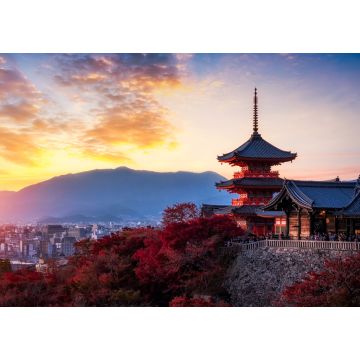 Lais Puzzle - Sonnenuntergang am Kiyomizu Dera Pagodentempel mit roten Ahornblättern oder Herbstlaub in der Herbstzeit. Bunte Bäume, Kyoto - 1.000 Teile