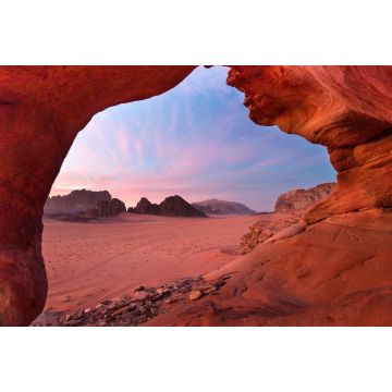 Lais Puzzle - Blick durch einen roten Steinbogen in die wunderschöne Abenddämmerung in der Wüste Wadi Rum in Jordanien - 2.000 Teile