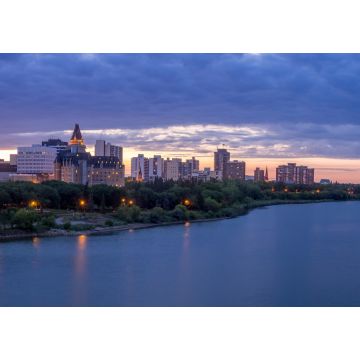 Lais Puzzle - Skyline von Saskatoon bei Nacht entlang des Saskatchewan River - 1.000 Teile