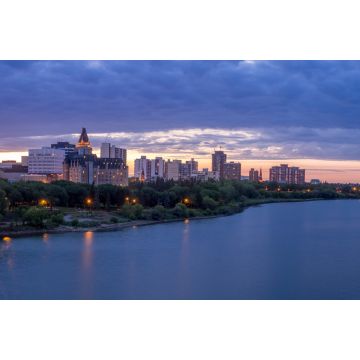 Lais Puzzle - Skyline von Saskatoon bei Nacht entlang des Saskatchewan River - 2.000 Teile