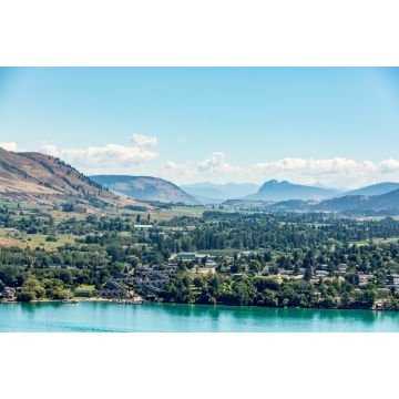 Lais Puzzle - Landschaft mit Blick auf das Feriengebiet des Kalamalka-Sees und die Rocky Mountains in British Columbia, Kanada - 2.000 Teile