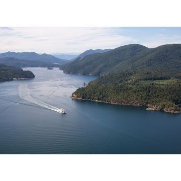 Lais Puzzle - Fähre auf der Fahrt zwischen den Inseln an einem sonnigen Sommertag. Aufgenommen in Sunshine Coast, BC, Kanada - 1.000 Teile