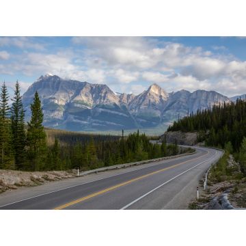 Lais Puzzle - Landschaftlich reizvolle Straße in den kanadischen Rockies an einem sonnigen und bewölkten Sommermorgen. Aufgenommen im Icefields Parkway, Banff National Park, Alberta, Kanada - 1.000 Teile