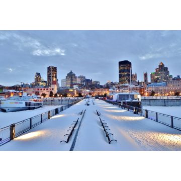 Lais Puzzle - Schneebedeckte Bänke, Pier, Uferpromenade, Hafen und das Stadtzentrum von Montreal nach Sonnenuntergang im Winter - Montreal, Kanada - 2.000 Teile