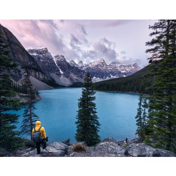 Lais Puzzle - Reisende stehen am Moraine Lake mit den kanadischen Rockies im Banff National Park - 40, 100, 200, 500, 1.000 & 2.000 Teile